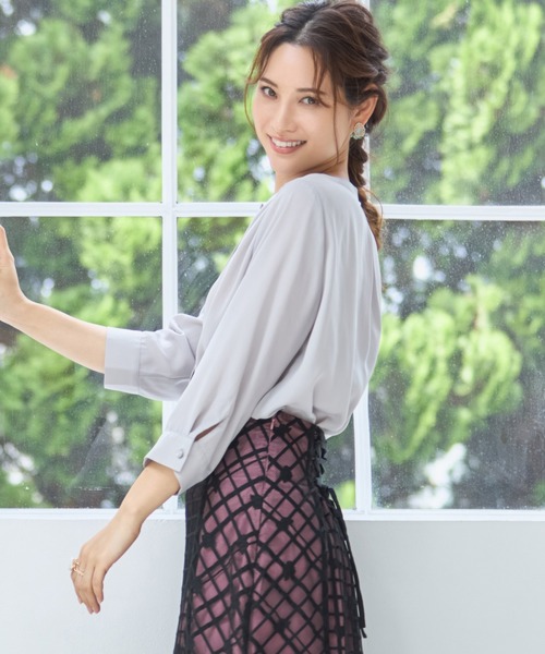DRESS PLUS（ドレスプラス）の「ブラウス 七分袖 2way トップス プルオーバー（シャツ/ブラウス・レディース・ライトグレー/スミクロ/グリーン/ベージュ/ブルーグレー/ピンク/オフホワイト/ホワイト/ネイビー/ブラック・L/XXL/S/XL/M）」の16枚目の写真