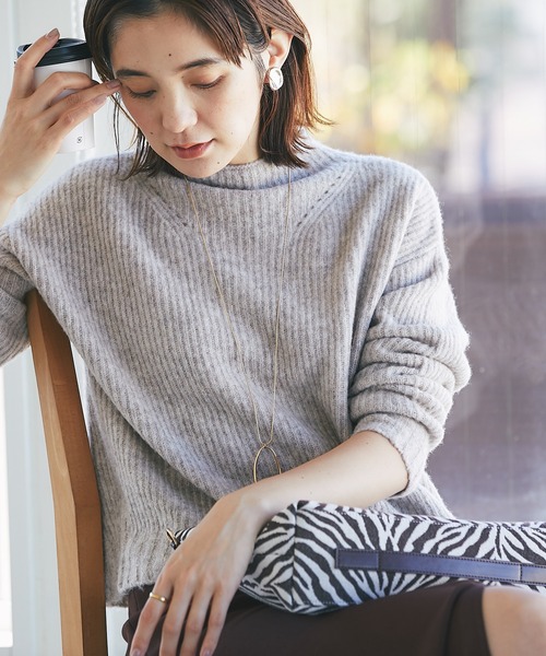 RIVE DROITE（リヴドロワ）の「ヤク混シリーズのハイネック版/YAK5%バックシームハイネックニット（ニット/セーター・レディース・サックスブルー/オフホワイト/ベージュ・FREE）」の2枚目の写真