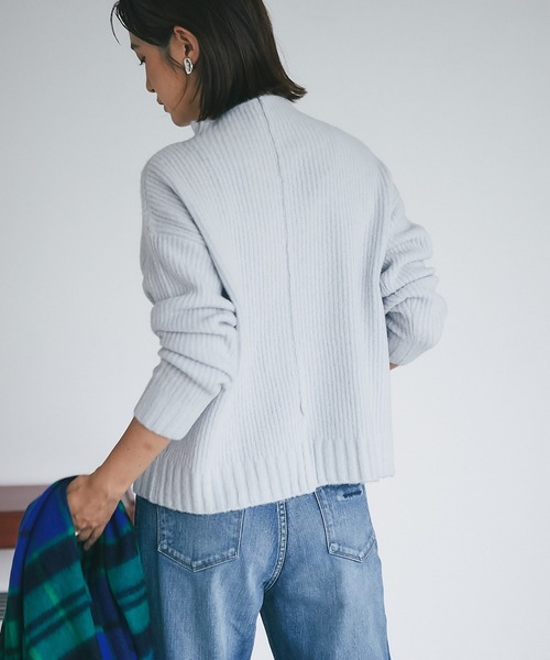 RIVE DROITE（リヴドロワ）の「ヤク混シリーズのハイネック版/YAK5%バックシームハイネックニット（ニット/セーター・レディース・サックスブルー/オフホワイト/ベージュ・FREE）」の15枚目の写真