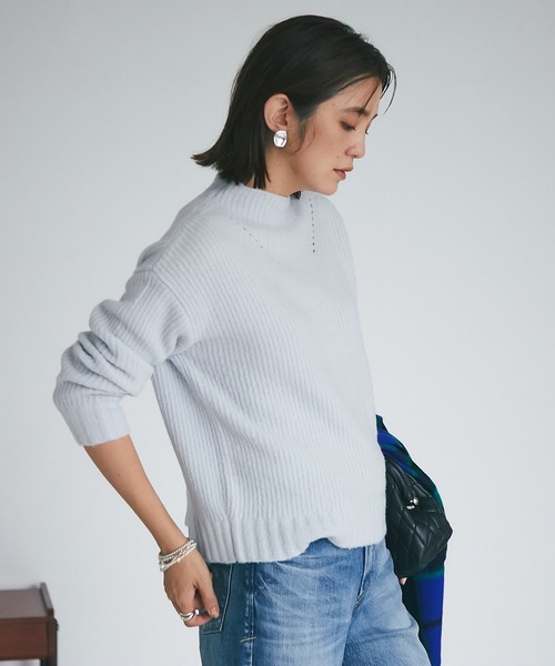 RIVE DROITE（リヴドロワ）の「ヤク混シリーズのハイネック版/YAK5%バックシームハイネックニット（ニット/セーター・レディース・サックスブルー/オフホワイト/ベージュ・FREE）」の14枚目の写真