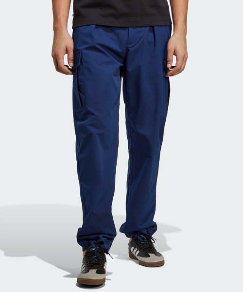 adidas（アディダス）の「BLUE VERSION カーゴパンツ