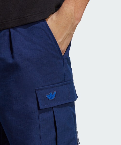 adidas（アディダス）の「BLUE VERSION カーゴパンツ / アディダス