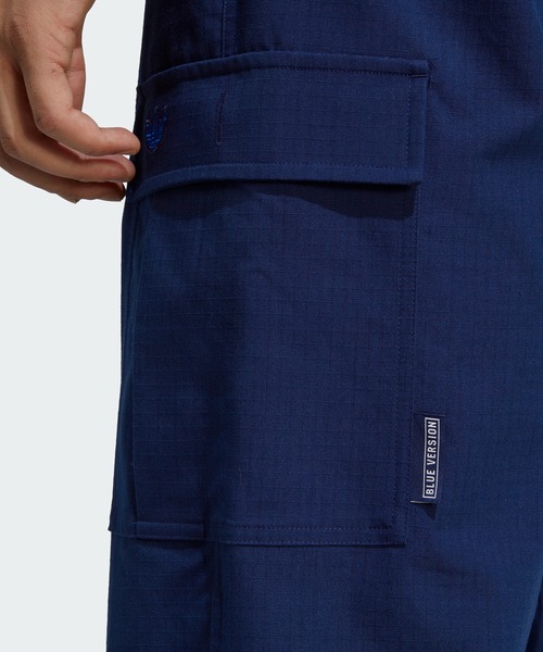 adidas（アディダス）の「BLUE VERSION カーゴパンツ / アディダス