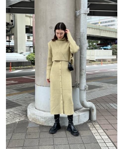 MOUSSY（マウジー）の「LAYERED CAPE KNIT ドレス（ワンピース・レディース・ライトカーキ/チャコールグレー/ブラウン/ブラック・1/2）」の7枚目の写真