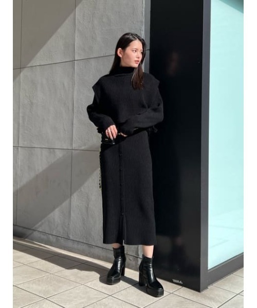 MOUSSY（マウジー）の「LAYERED CAPE KNIT ドレス（ワンピース・レディース・ライトカーキ/チャコールグレー/ブラウン/ブラック・1/2）」の5枚目の写真