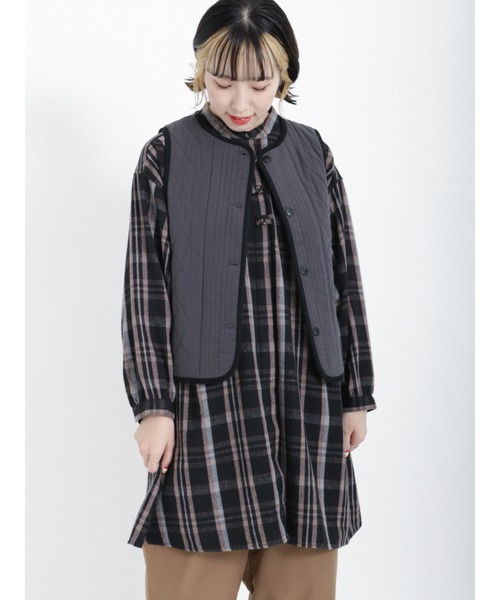 Samansa Mos2（サマンサ モスモス）の「キルトパイピングベスト（ベスト・レディース・ブラック/グリーン/キナリ/チャコール・ﾌﾘ-）」の4枚目の写真