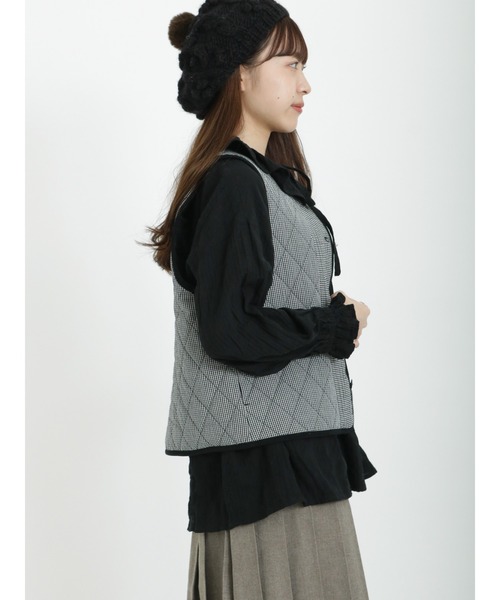 Samansa Mos2（サマンサ モスモス）の「キルトパイピングベスト（ベスト・レディース・ブラック/グリーン/キナリ/チャコール・ﾌﾘ-）」の7枚目の写真