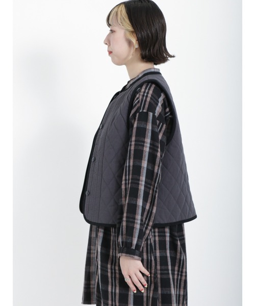 Samansa Mos2（サマンサ モスモス）の「キルトパイピングベスト（ベスト・レディース・ブラック/グリーン/キナリ/チャコール・ﾌﾘ-）」の21枚目の写真