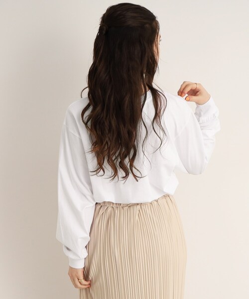 SHOO・LA・RUE（シューラルー）の「◆色違いで揃えておきたい！長袖プリントTシャツ（Tシャツ/カットソー・レディース・オフホワイト/チャコール/ホワイト系3/ホワイト系6/ホワイト系7/ブラック系3/パープル系1/ライトグリーン・04/03/02）」の19枚目の写真