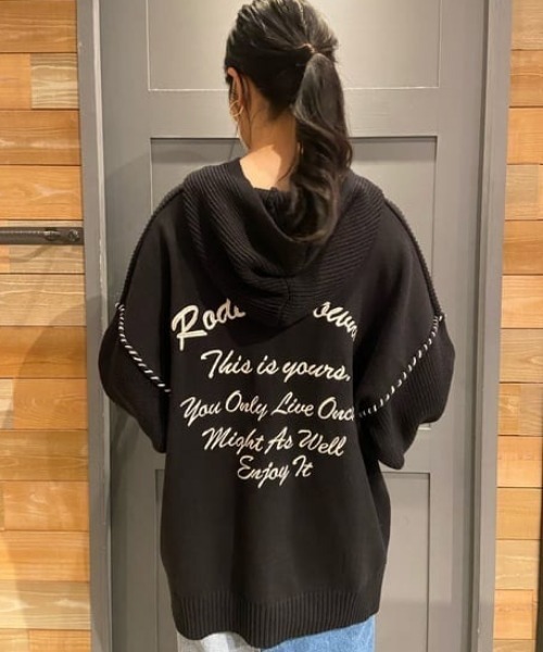 RODEO CROWNS WIDE BOWL（ロデオクラウンズワイドボウル）の「バルーンスリーブニットフーディー（パーカー・レディース・アイボリー/サックスブルー/ブラック・FREE）」の3枚目の写真