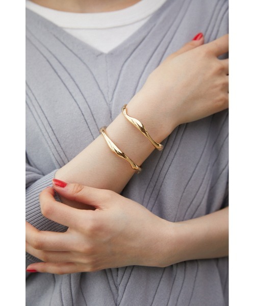 AZUL by moussy（アズールバイマウジー）の「DOUBLE RING BANGLES/ダブルリングバングル（バングル/リストバンド・レディース・シルバー/ゴールド系その他・FREE）」の2枚目の写真