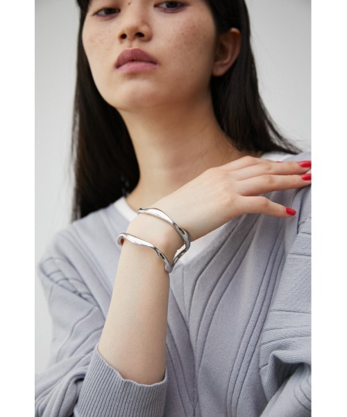 AZUL by moussy（アズールバイマウジー）の「DOUBLE RING BANGLES/ダブルリングバングル（バングル/リストバンド・レディース・シルバー/ゴールド系その他・FREE）」の7枚目の写真