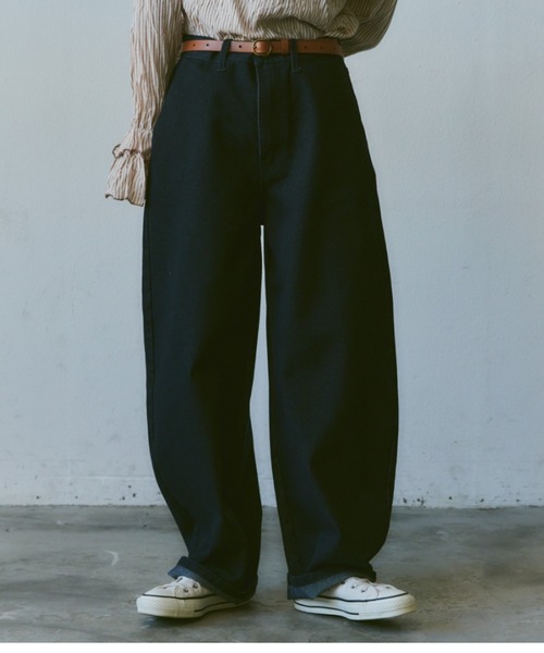 Libra Cue（リブラ キュー）の「バレルシルエットカーブデニムパンツ（デニムパンツ・レディース・ネイビー/ライトブルー/ホワイト・1/2）」の3枚目の写真