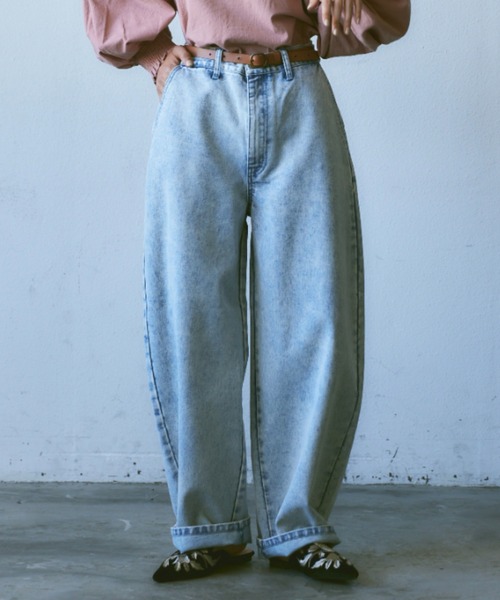 Libra Cue（リブラ キュー）の「バレルシルエットカーブデニムパンツ