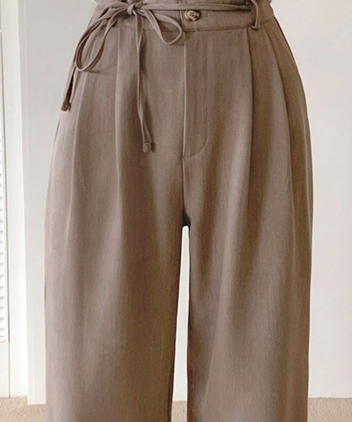 BEIDELLI（ベイデリー）の「[BELLIDE MADE] リボンハイウエストストレートスラックスパンツ（スラックス・レディース・モカ・SMALL/MEDIUM）」の8枚目の写真
