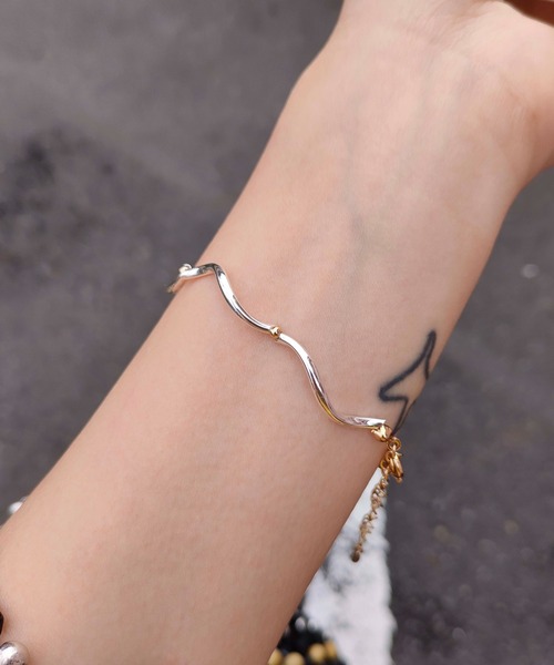 Casselini(キャセリーニ)の「Casselini(キャセリーニ)カラーなみなみブレスレット(ブレスレット・レディース・ブルー/ピンク/シルバー・FREE)」の5枚目の写真