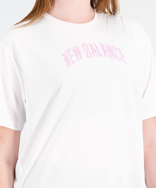 NEW BALANCE(ニューバランス)の「Relentless グラフィック オーバーサイズショートスリーブTシャツ(Tシャツ/カットソー・レディース・ホワイト/ピンクベージュ/ブラック・X-LARGE/SMALL/MEDIUM/LARGE)」の5枚目の写真