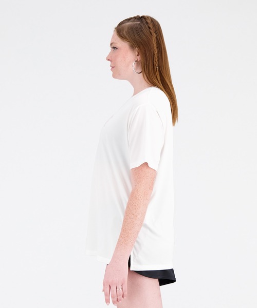 NEW BALANCE(ニューバランス)の「Relentless グラフィック オーバーサイズショートスリーブTシャツ(Tシャツ/カットソー・レディース・ホワイト/ピンクベージュ/ブラック・X-LARGE/SMALL/MEDIUM/LARGE)」の7枚目の写真