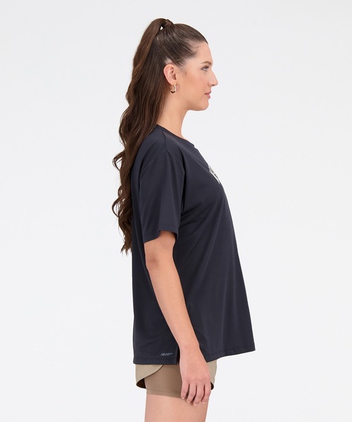 NEW BALANCE(ニューバランス)の「Relentless グラフィック オーバーサイズショートスリーブTシャツ(Tシャツ/カットソー・レディース・ホワイト/ピンクベージュ/ブラック・X-LARGE/SMALL/MEDIUM/LARGE)」の14枚目の写真