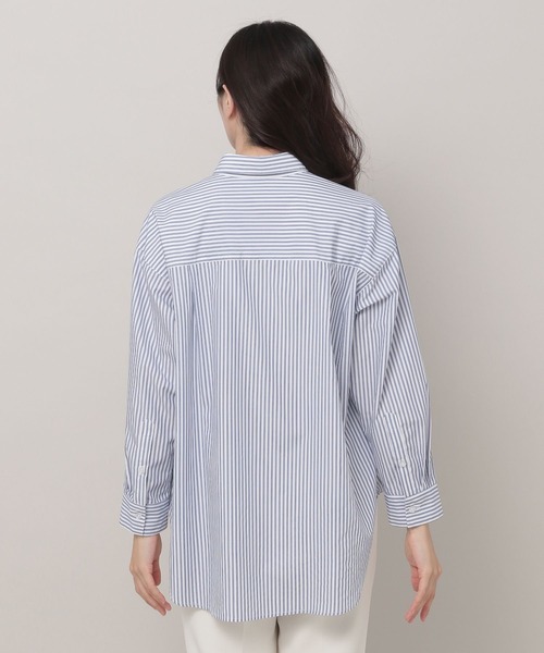 Elura（エルーラ）の「アイロンいらずレギュラーシャツ（シャツ/ブラウス・レディース・ホワイト系その他5/ネイビー/ホワイト・LARGE/MEDIUM/SMALL）」の14枚目の写真