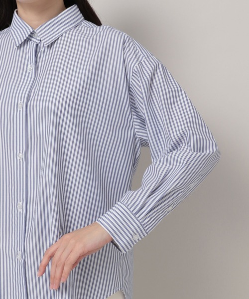 Elura（エルーラ）の「アイロンいらずレギュラーシャツ（シャツ/ブラウス・レディース・ホワイト系その他5/ネイビー/ホワイト・LARGE/MEDIUM/SMALL）」の17枚目の写真