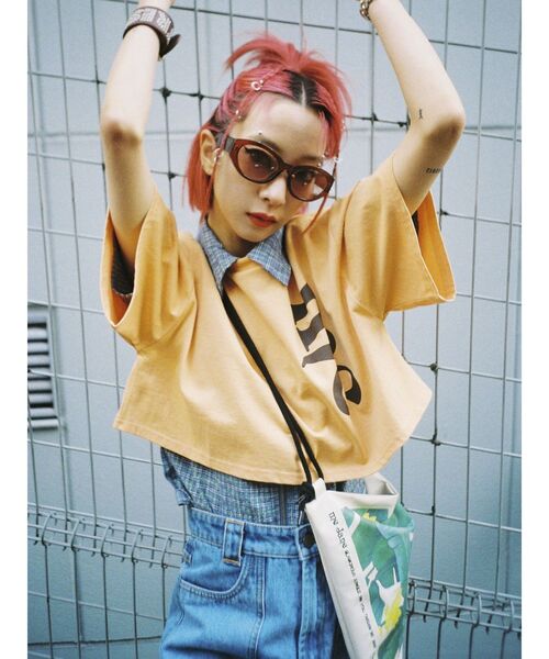 jouetie(ジュエティ)の「me jane クロップド Tシャツ【コラボ】(Tシャツ/カットソー・レディース・ブラック/オフホワイト/オレンジ・MEDIUM)」の1枚目の写真