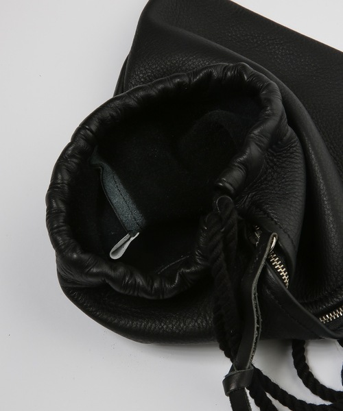 20/80(テゥエンティーエイティー)の「【20/80】トゥエンティーエイティー/ COW LEATHER DRAWSTRING SHOULDER BAG WITH ZIP(ショルダーバッグ・レディース・ブラック/グレー・FREE)」の6枚目の写真