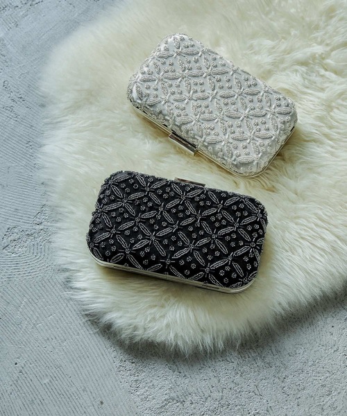 niana（ニアナ）の「リーフパターンビーズ刺繍ハードパーティークラッチバッグ（クラッチバッグ・レディース・ブラック/アイボリー・FREE）」の19枚目の写真