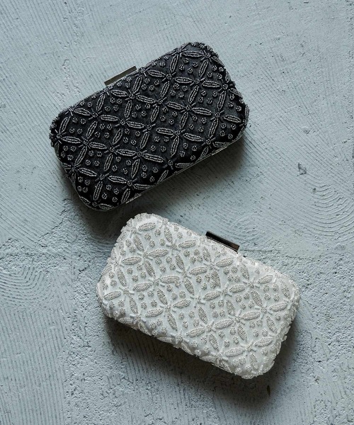 niana（ニアナ）の「リーフパターンビーズ刺繍ハードパーティークラッチバッグ（クラッチバッグ・レディース・ブラック/アイボリー・FREE）」の10枚目の写真