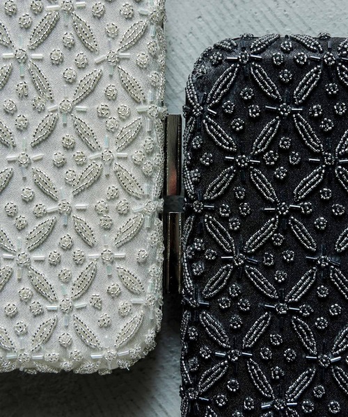 niana（ニアナ）の「リーフパターンビーズ刺繍ハードパーティークラッチバッグ（クラッチバッグ・レディース・ブラック/アイボリー・FREE）」の12枚目の写真