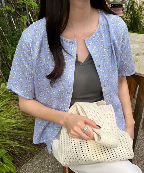 nemne store(ネンネストア)の「【低身長用サイズあり】前後2way総柄サーマルカーディガン(カーディガン/ボレロ・レディース・アイボリー/オフホワイト/ブルー・SMALL/MEDIUM)」の3枚目の写真