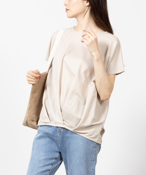 NAVY(ネイビー)の「SARARI 冷感裾タック無地半袖Tシャツ(Tシャツ/カットソー・レディース・ベージュ/イエロー/チャコール/ブルー/カーキ・フリー)」の3枚目の写真