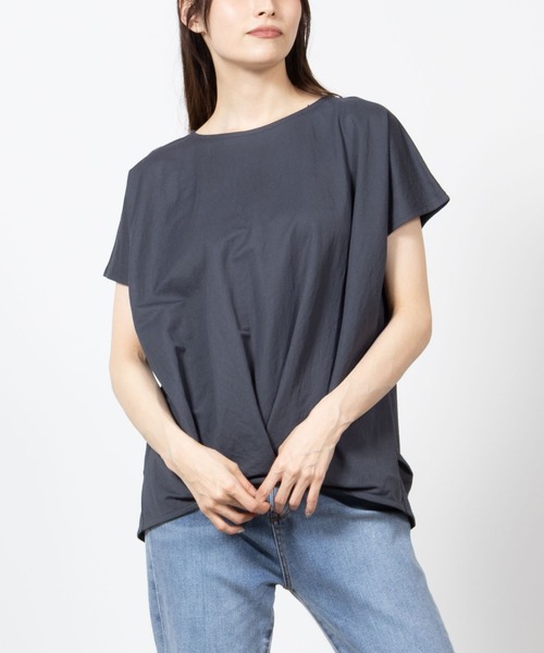 NAVY(ネイビー)の「SARARI 冷感裾タック無地半袖Tシャツ(Tシャツ/カットソー・レディース・ベージュ/イエロー/チャコール/ブルー/カーキ・フリー)」の2枚目の写真