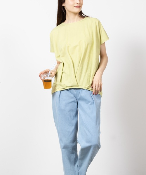 NAVY(ネイビー)の「SARARI 冷感裾タック無地半袖Tシャツ(Tシャツ/カットソー・レディース・ベージュ/イエロー/チャコール/ブルー/カーキ・フリー)」の10枚目の写真