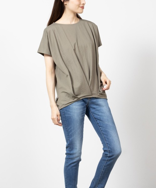 NAVY(ネイビー)の「SARARI 冷感裾タック無地半袖Tシャツ(Tシャツ/カットソー・レディース・ベージュ/イエロー/チャコール/ブルー/カーキ・フリー)」の16枚目の写真