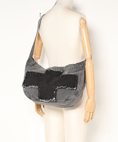 SPINNS（スピンズ）の「クロスデニムショルダーバッグ（ショルダーバッグ・レディース・ブラック/ブルー・ONESIZE）」の11枚目の写真