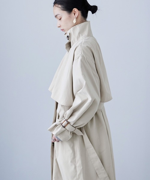 Fashion Letter（ファッションレター）の「胸ヨーク付き スタンドカラートレンチコート（トレンチコート・レディース・ベージュ/カーキ/グレイッシュベージュ/サンドベージュ・M/L）」の9枚目の写真