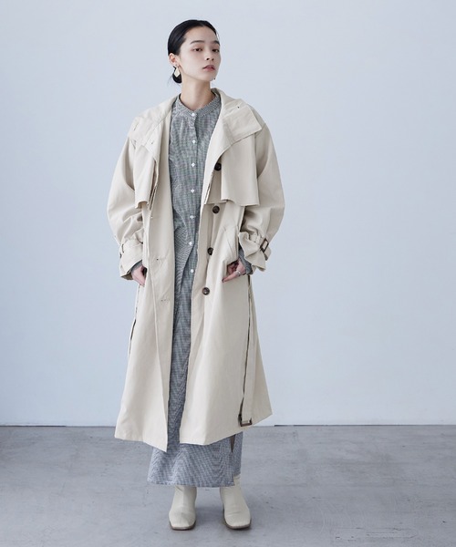 Fashion Letter（ファッションレター）の「胸ヨーク付き スタンドカラートレンチコート（トレンチコート・レディース・ベージュ/カーキ/グレイッシュベージュ/サンドベージュ・M/L）」の11枚目の写真