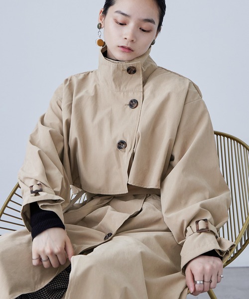 Fashion Letter（ファッションレター）の「胸ヨーク付き スタンドカラートレンチコート（トレンチコート・レディース・ベージュ/カーキ/グレイッシュベージュ/サンドベージュ・M/L）」の13枚目の写真