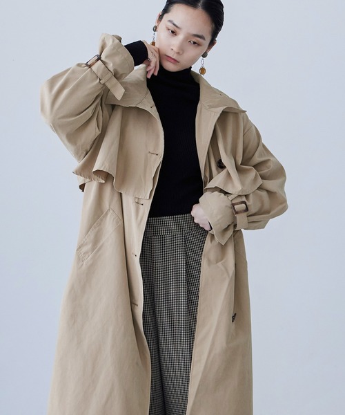Fashion Letter（ファッションレター）の「胸ヨーク付き スタンドカラートレンチコート（トレンチコート・レディース・ベージュ/カーキ/グレイッシュベージュ/サンドベージュ・M/L）」の19枚目の写真