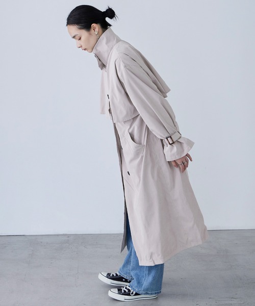 Fashion Letter（ファッションレター）の「胸ヨーク付き スタンドカラートレンチコート（トレンチコート・レディース・ベージュ/カーキ/グレイッシュベージュ/サンドベージュ・M/L）」の22枚目の写真