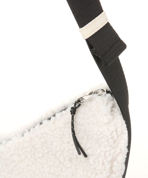 niko and...（ニコアンド）の「オリジナルボア月型ショルダーバッグ（ショルダーバッグ・レディース・グリーン/アイボリー/ベージュ・0）」の8枚目の写真