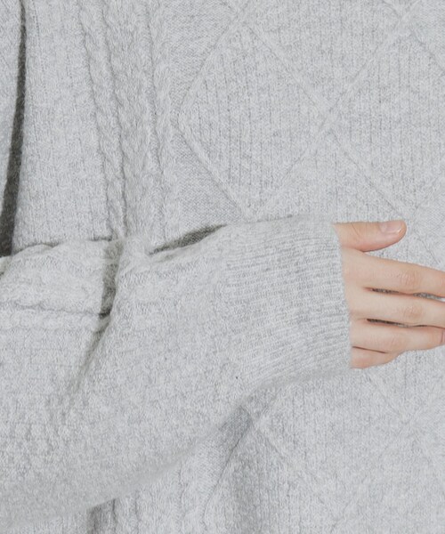 tk.TAKEO KIKUCHI（ティーケータケオキクチ）の「◆ビッグケーブルニットプルオーバー（ニット/セーター・メンズ・ライトグレー/ブラック/ダークグリーン・02/03）」の9枚目の写真