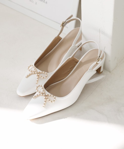 VIVIAN（ヴィヴィアン）の「スリムスクエアトゥパールリボンスリングバックパンプス ZOZOTOWN+オフィシャルサイト限定商品（パンプス・レディース・ブラック/ホワイト・S/M/L/LL）」の4枚目の写真