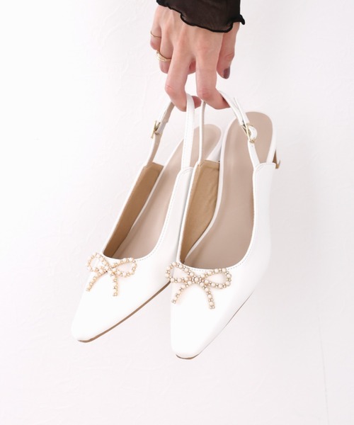 VIVIAN（ヴィヴィアン）の「スリムスクエアトゥパールリボンスリングバックパンプス ZOZOTOWN+オフィシャルサイト限定商品（パンプス・レディース・ブラック/ホワイト・S/M/L/LL）」の5枚目の写真