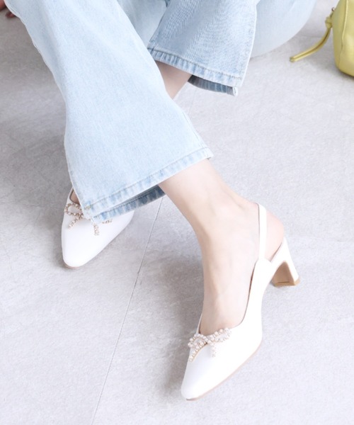 VIVIAN（ヴィヴィアン）の「スリムスクエアトゥパールリボンスリングバックパンプス ZOZOTOWN+オフィシャルサイト限定商品（パンプス・レディース・ブラック/ホワイト・S/M/L/LL）」の6枚目の写真