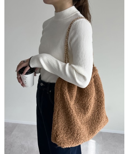 Re:EDIT（リエディ）の「[2点セット]ミニポーチ付テディボアチェーンストラップバッグ（ハンドバッグ・レディース・キャメル/ブラック/ベージュ・FREE）」の17枚目の写真