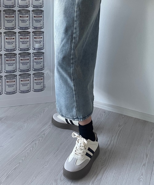 Silly（シリー）の「【レトロコーデに♪】ボリュームソールジャーマンスニーカー（スニーカー・レディース・ブラック/ホワイト・LARGE/SMALL/MEDIUM）」の5枚目の写真