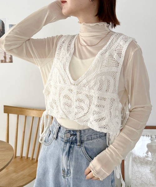 CLEA（クレア）の「コットンクロシェレースアップレイヤードベスト（ベスト・レディース・アイボリー/ホワイト・FREE）」の4枚目の写真