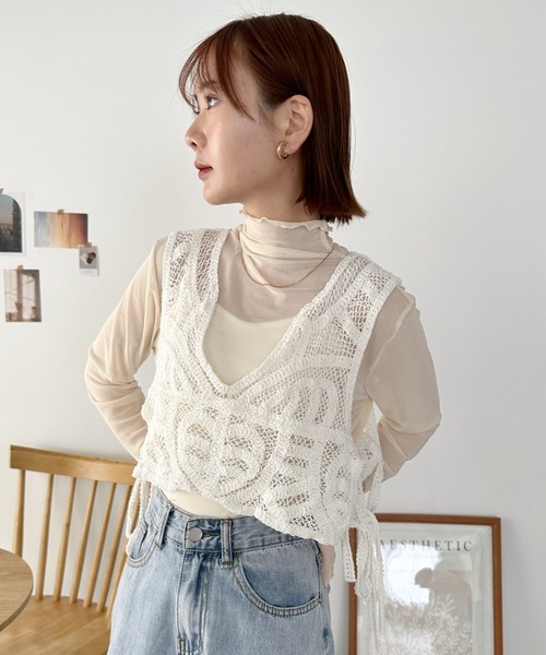 CLEA（クレア）の「コットンクロシェレースアップレイヤードベスト（ベスト・レディース・アイボリー/ホワイト・FREE）」の8枚目の写真